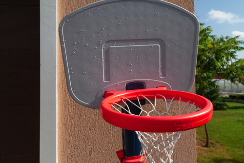 מתקן כדורסל לחצר מתקן כדורסל לחצר